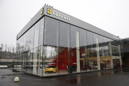 Rusijai klimpstant į krizę ryškėja stebinantis turtuolių elgesys