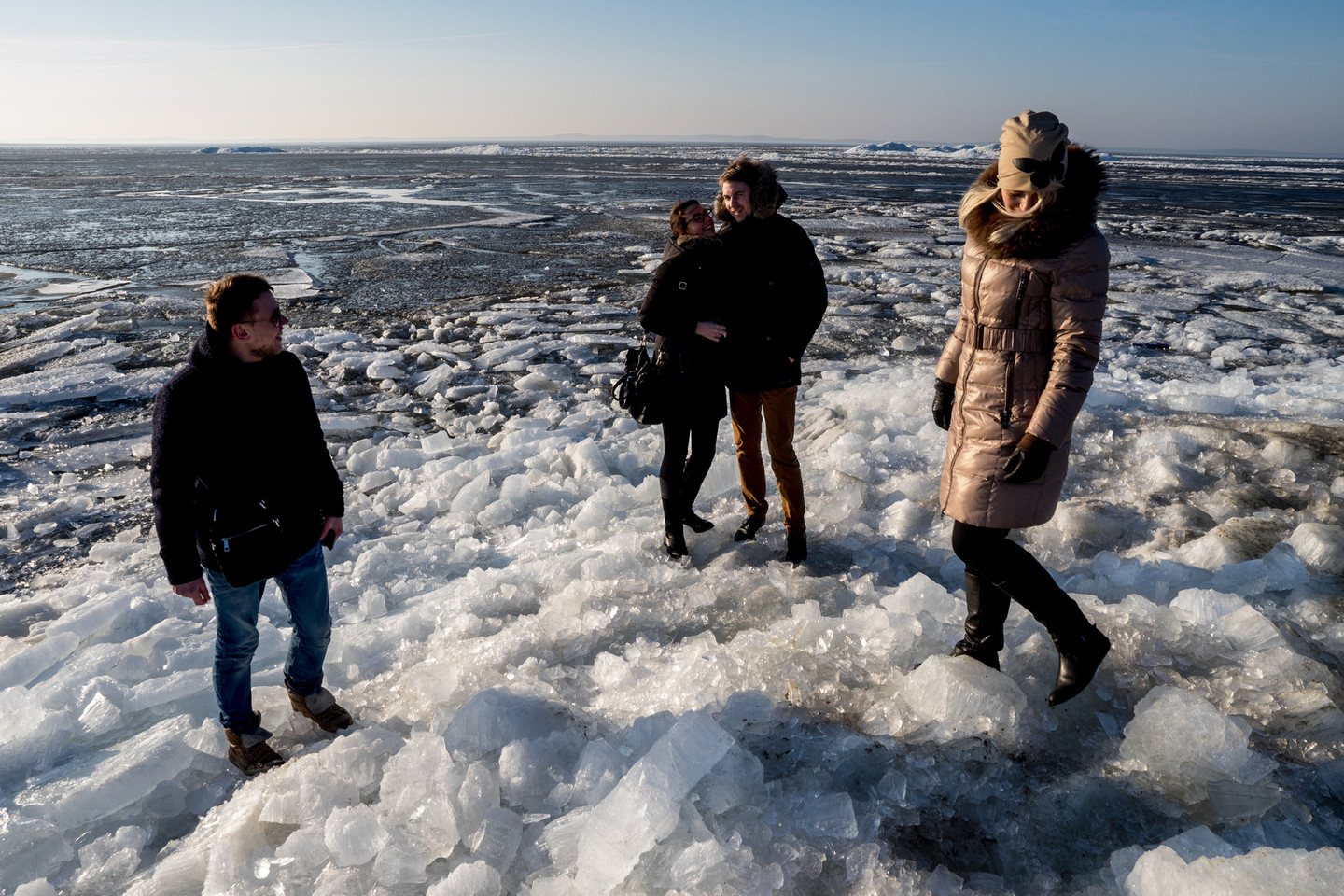 Kad pamatytų ledų sangrūdas ir potvynį, žmonės traukia šimtus kilometrų.<br>V.Ščiavinsko nuotr.
