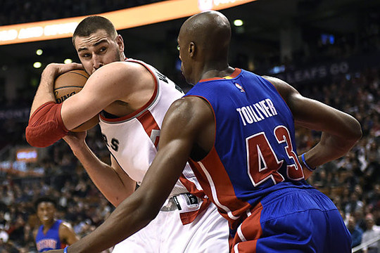 J. Valančiūnas grumtynėse su A. Drummondu pelnė 15 taškų