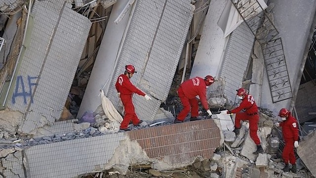 Taivane sugriuvęs 17-os aukštų pastatas galėjo būti nekokybiškas