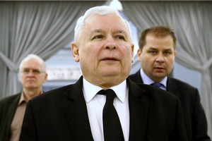 Jaroslawas Kaczynskis Lenkijos vyriausybę tampo už virvučių