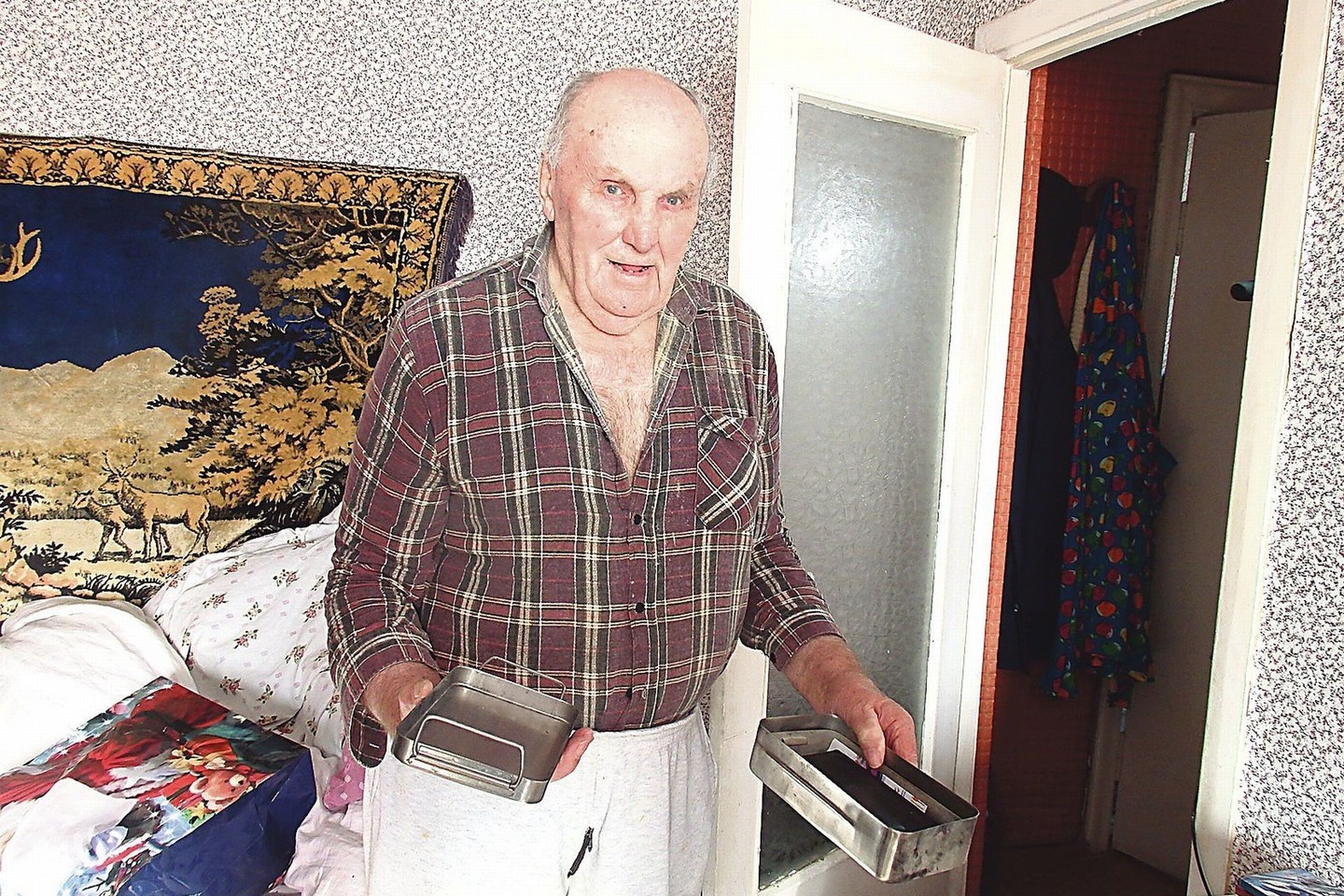 Klaipėdietį J.Kniūkštą ištiko šokas, kai jis išvydo tuščią metalinę dėžutę, kurioje laikė 14 tūkstančių eurų.