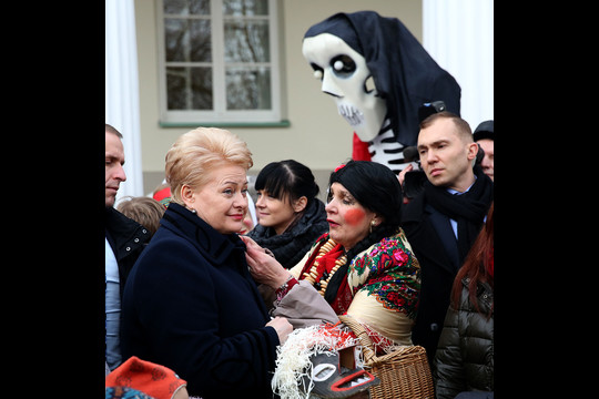 D.Grybauskaitę kalbino čigonės.<br>R.Danisevičiaus nuotr.