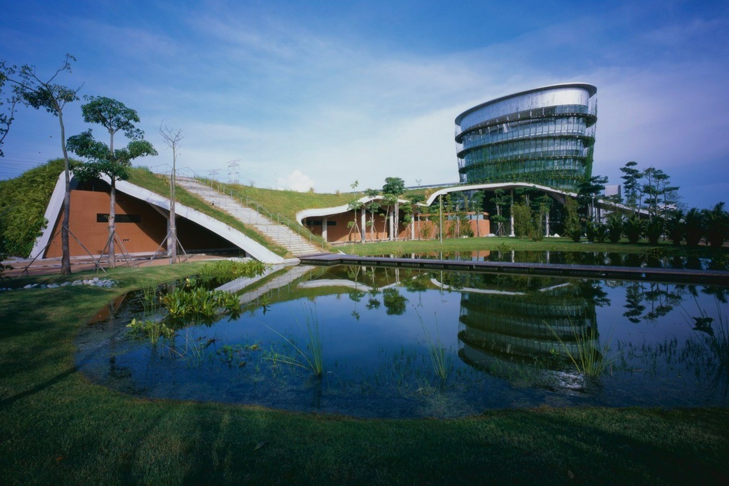 Geriausias industrinis pastatas – „Žemės gamykla“ Malaizijoje.<br>„archdaily.com“ nuotr.