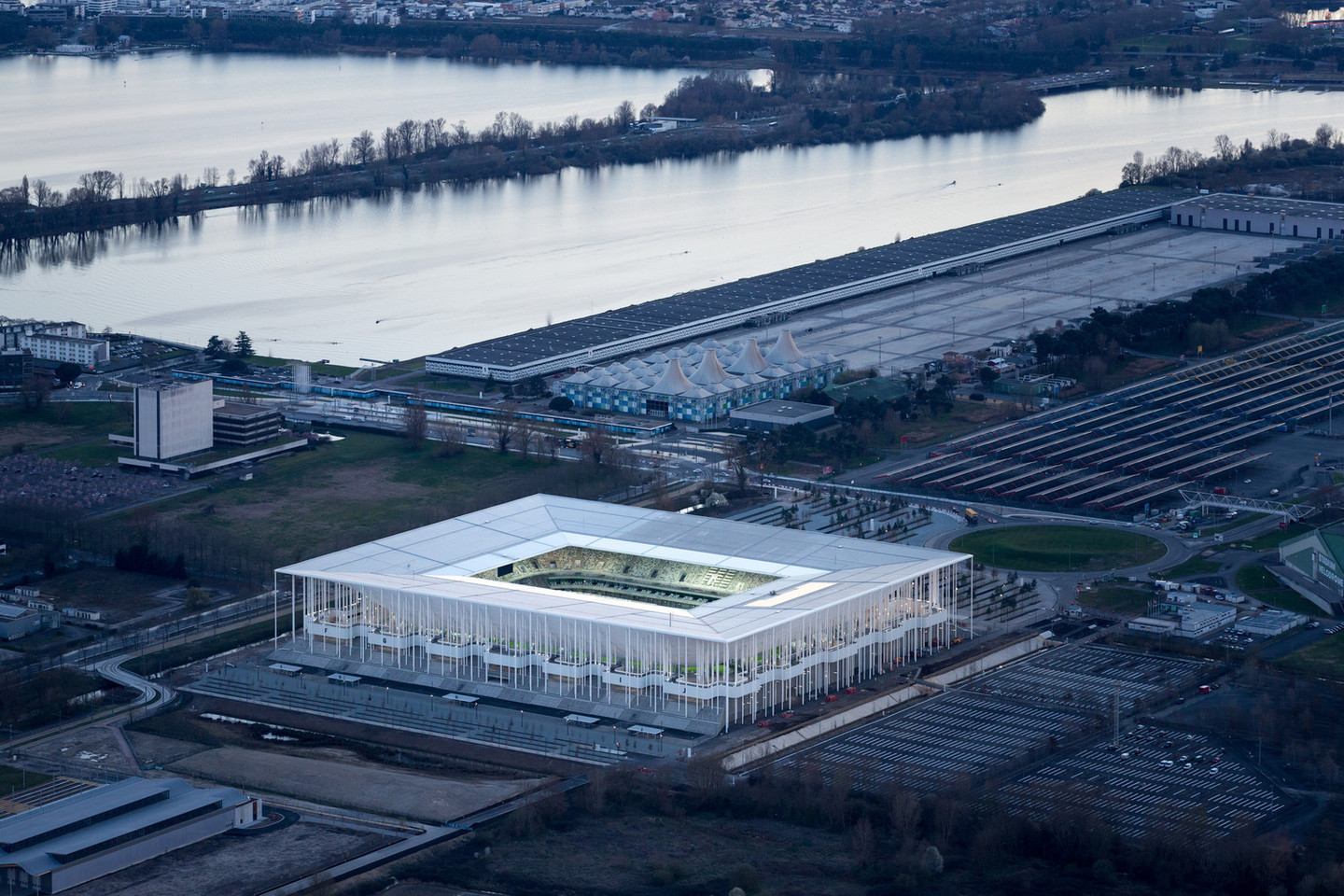 Geriausias sporto centras – Naujojo Bordo stadionas Prancūzijoje.<br>„archdaily.com“ nuotr.