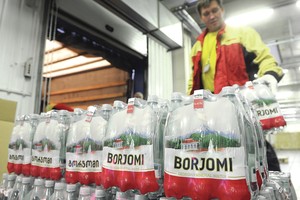 Rusų oligarchui priklausančio „Borjomi“ purslai trykšta teisme