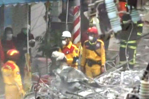 Gelbėtojų radinys namo griuvėsiuose privertė plačiai nusišypsoti