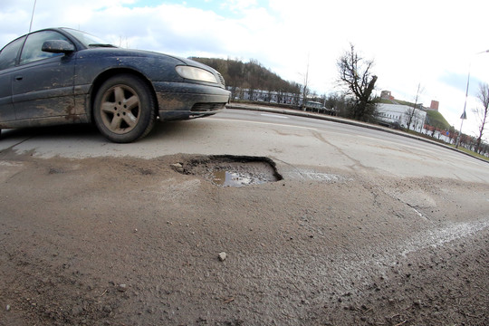 Vilniečiai savo kailiu pajuto, ką reiškia kaunietiškos duobės
