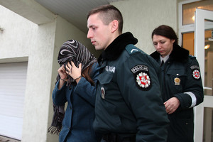 19-metė paaiškino, kodėl kūdikį įmetė į šulinį