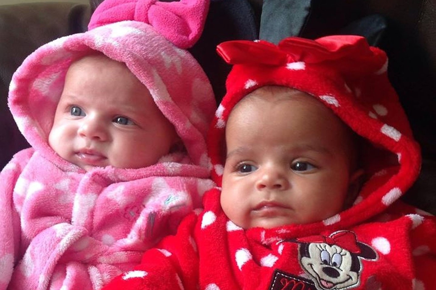 Anaya ir Myla – ne tik sesutės, bet ir dvynės, gimusios kone tą pačią akimirką.<br>Facebook nuotr.