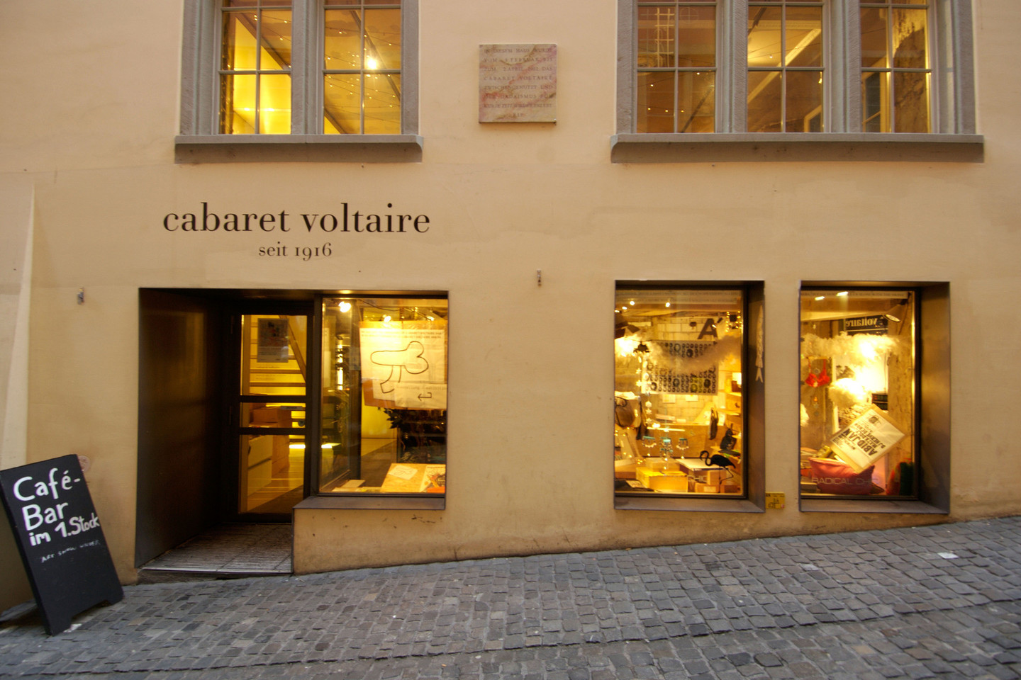 Prieš šimtą metų Ciuriche atidarytas naktinis klubas „Cabaret Voltaire“ – svarbus taškas meno piligrimų žemėlapiuose.<br>„ViDa Press“ nuotr.