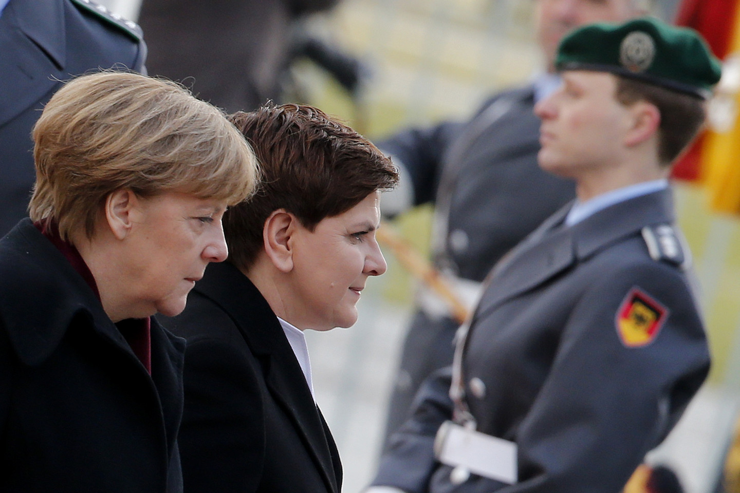 Po diskusijos su Vokietijos kanclere Angela Merkel B. Szydlo sakė, kad pasiūlymai „daugiausia priimtini“.