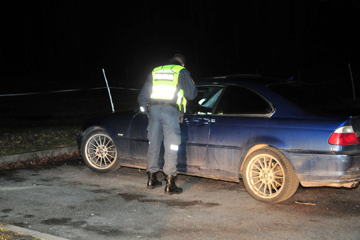 Įspūdingų gaudynių atomazga: policija prigriebė keturis BMW grobikus.