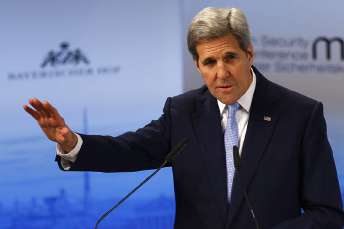 „Lietuva visada buvo ir išlieka aktyvi kovoje už demokratines vertybes“, – sakė J.Kerry.