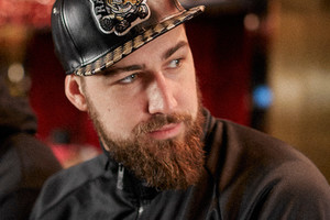 Jonas Valančiūnas ir „Raptors“ sukūrė kepurių fanams dizainą
