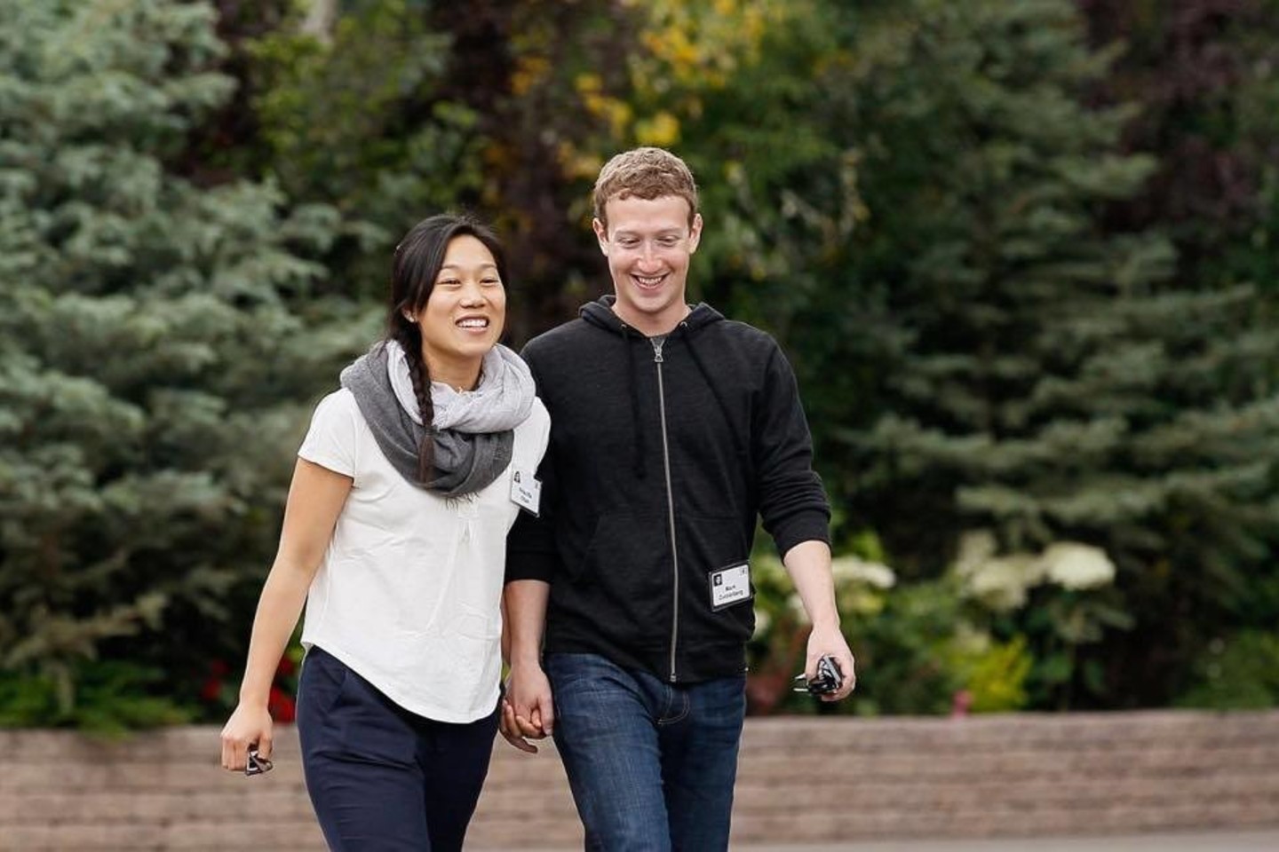 „Facebook“ įkūrėjas M.Zuckerbergas su žmona.<br>„Facebook“ nuotr.