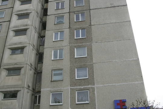 Žuvo pro langą iššokęs vaikinas