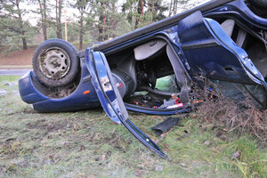 Girtas ir beteisis vairuotojas Panevėžio r. apvertė automobilį