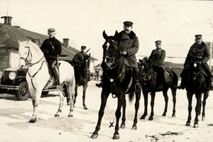 Lietuvos valstybę tarpukariu sukūrė svainių klanai?