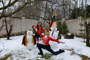 Nerijus Juška su mylimąja savo kieme surengė šventę Lietuvai