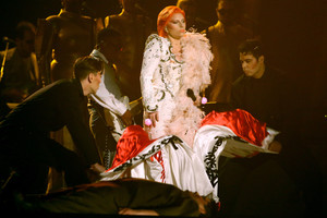 Pamatykite: pritrenkiantis Lady Gagos šou „Grammy“ scenoje