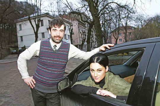 Prie taksi vairo sėdusi pora griauna mitus apie taksistus