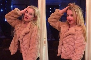 Motina didžiuojasi: ją laiko paauglės dukters seserimi dvyne