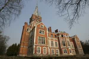 Žinomo verslininko dvaras pavirto girtuoklių ir benamių landyne