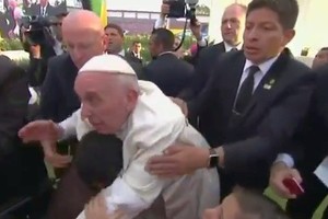 Tikinčiųjų pargriautas popiežius Pranciškus prarado kantrybę