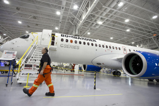 „Bombardier“ visame pasaulyje panaikins 7000 darbo vietų