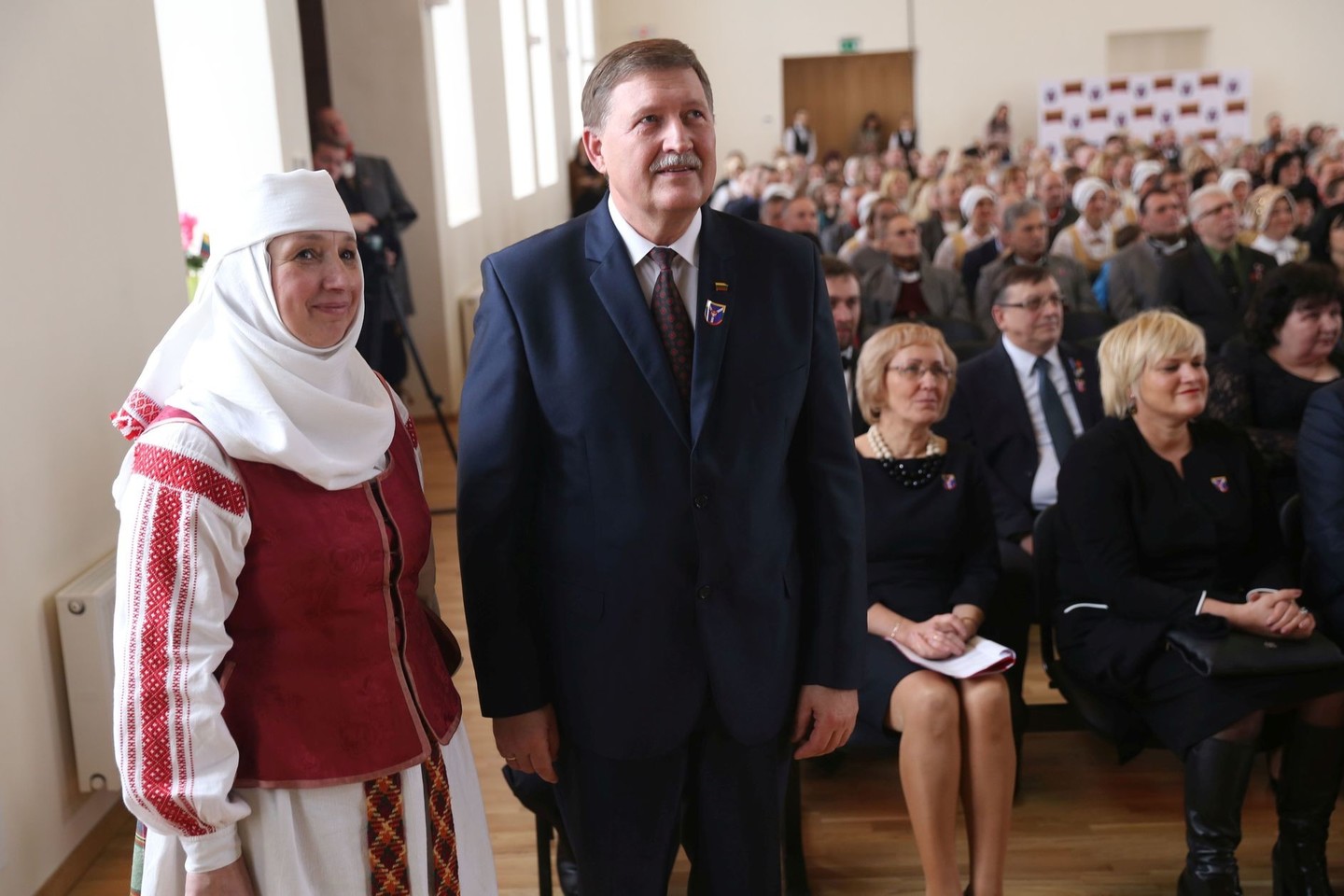 Vasario 16-ąją Raudondvaryje įvyko pakaunės kraštui nusipelniusių žmonių pagerbimo ceremonija.<br>Kauno rajono savivaldybės nuotr.