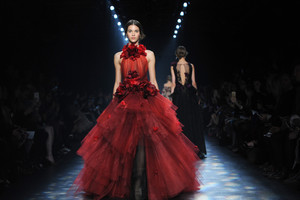 Ant „Marchesa“ podiumo – duoklė moteriškumui