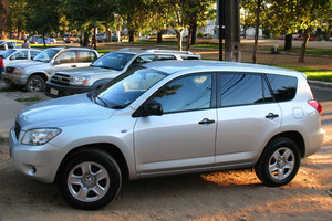 „Toyota“ atšaukia daugiau kaip 1 mln. RAV4 visureigių