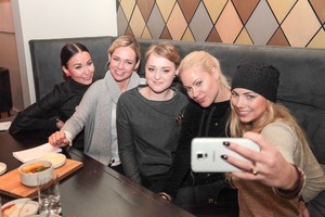 Grupė „69 danguje“ pasveikino vėžį įveikusią paauglę