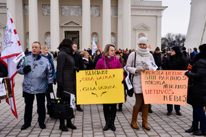 Mokytojai tvirtina, kad pirmadienį pradės streiką