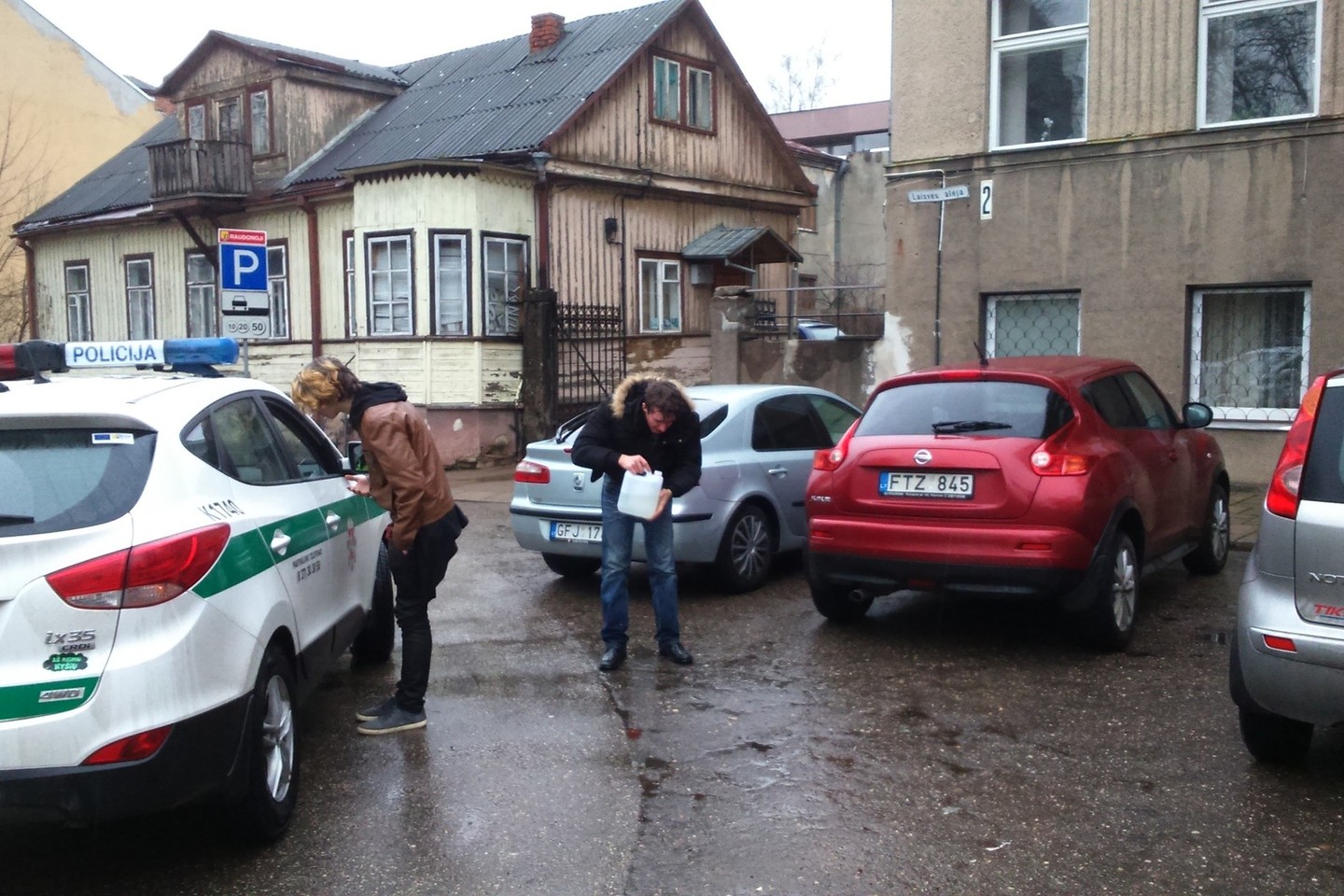 Jaunuolis užpultas ir apiplėštas Ąžuolyne, įvykį tiria policija.