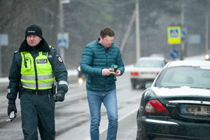 Sulaikytas neblaivus „Jaguar“ vairuotojas šventė sūnaus gimimą