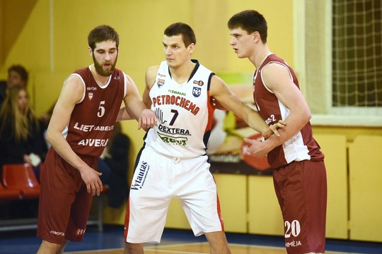 NKL čempionato lyderiai laimi ir žaisdami svečiuose
