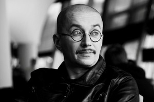 A. Pogrebnojus Vyrų mados savaitę išdėjo į šuns dienas