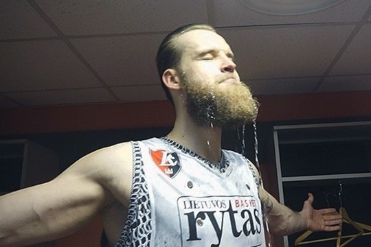 Trumpa Tomo Pačėso kalba sukėlė džiaugsmo bangą rūbinėje