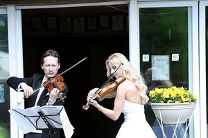 Smuikininkas Vilhelmas Čepinskis laimingas – gimė dukra