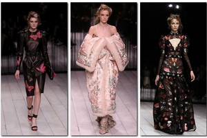 „Alexander McQueen“ Londone priminė mergaitiškų svajų pasaulį