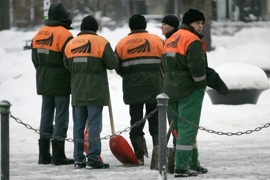 „Grinda“ nurėžė darbininkams atlyginimus. Kalta per šilta žiema?