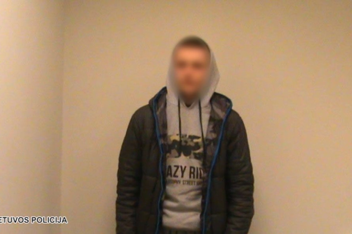 Mokyklą pamiršęs 16-metis apiplėšė su kūdikiu ėjusią moterį.