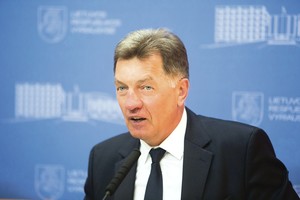 Kenkėjus įvardijęs premjeras gavo kirčių atgal