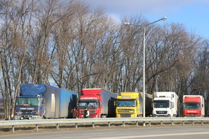 Rusija siūlo Ukrainai atšaukti vilkikų tranzito apribojimus