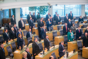 Nutraukiant neeilinę sesiją procedūra buvo pažeista