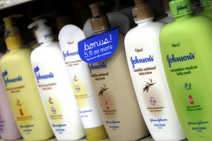 „Johnson & Johnson“ teks sumokėti 72 mln. dolerių kompensaciją