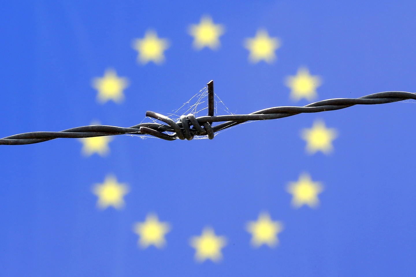 Vengrija skelbia referendumą dėl ES migrantų paskirstymo kvotų.