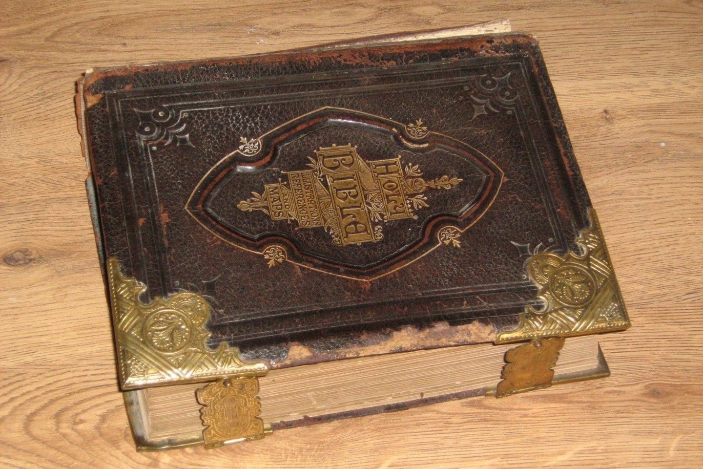 Biblija išleista 1880-ųjų pradžioje.<br>Ebay nuotr.